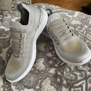 New APL Woman’s Sneaker